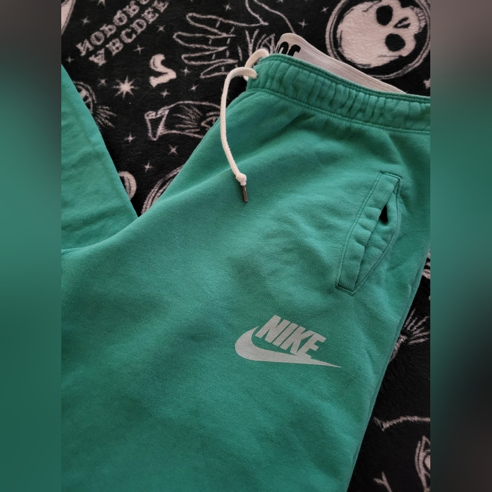 Nike Green Sweatpants~Unisex Xl. - Picture 10 of 11